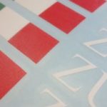 scritte adesive prespaziate